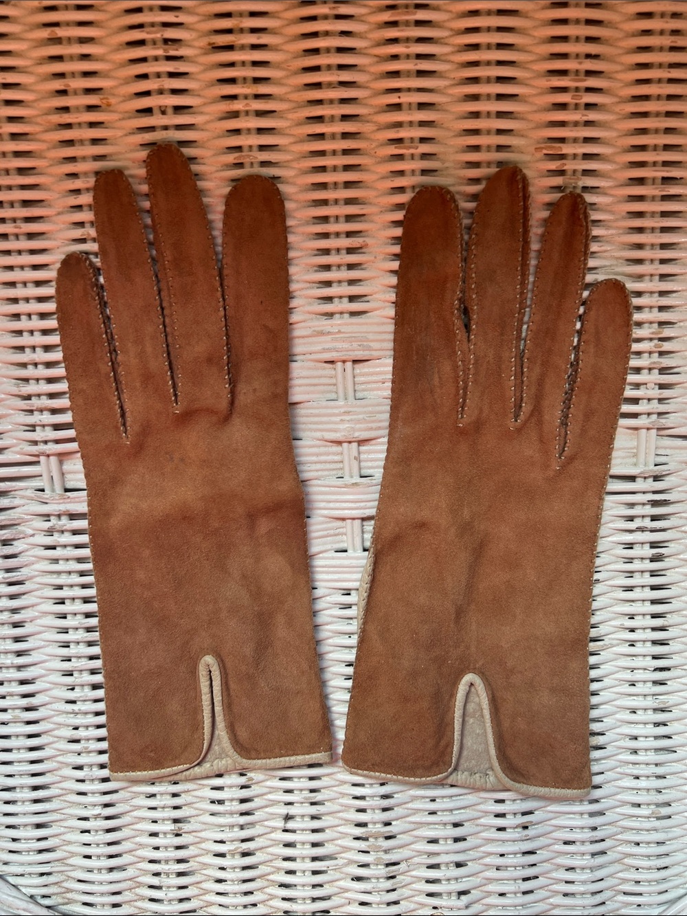 Vintage Suede Leather Gloves - Picture 6 of 12